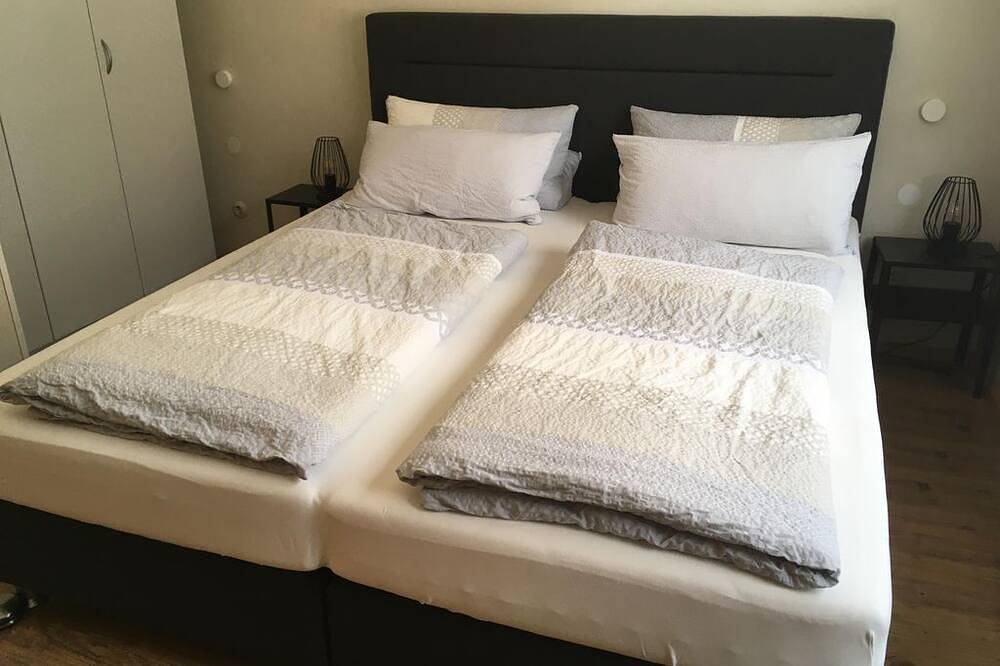 Ganze Wohnung, Ferienwohnung 2 - Mosel-Ferienwohnungen in Ürzig, Bernkastel-Kues & Umgebung