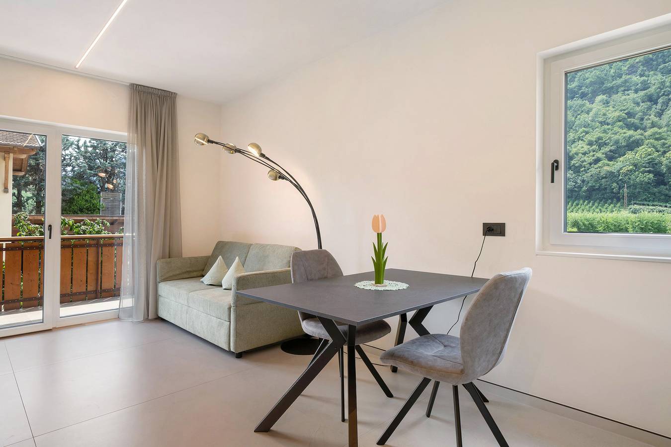 Ganze Wohnung, Ferienwohnung 'Rosalie 4' mit Bergblick, Gemeinschaftspool und Wi-Fi in Niederlana, Lana