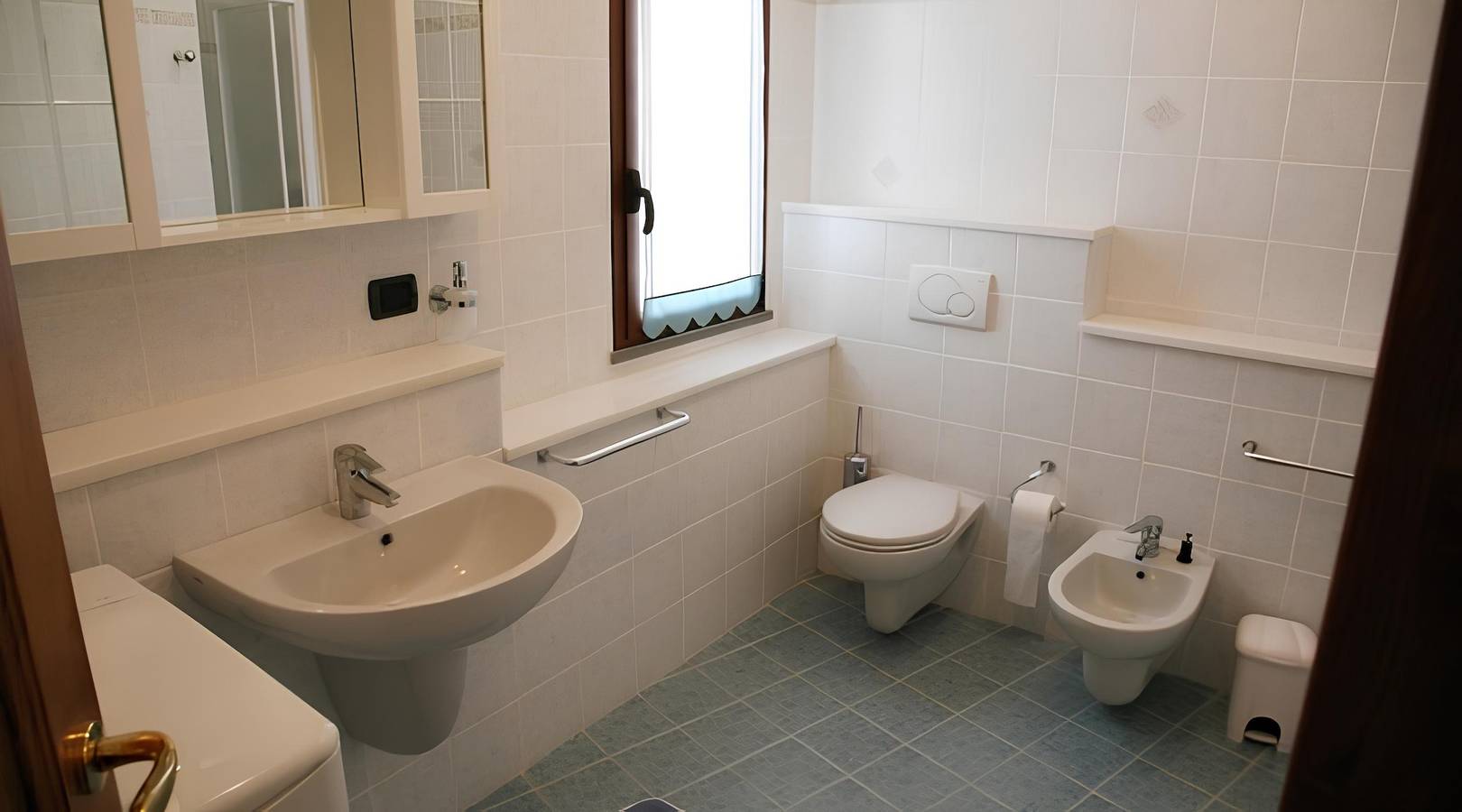 Entire studio, Studio Apartment 'Gli Angeli Nonna Erminia E Vittorio' with Shared Pool, Wi-Fi and Air Conditioning in Cenesi, Cisano sul Neva
