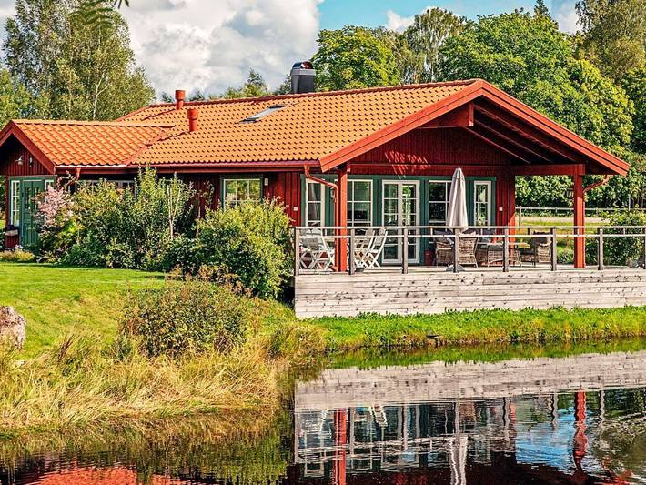 Hus för 6 Personer, med Bubbelpool samt Trädgård och Bastu i Södra Sverige