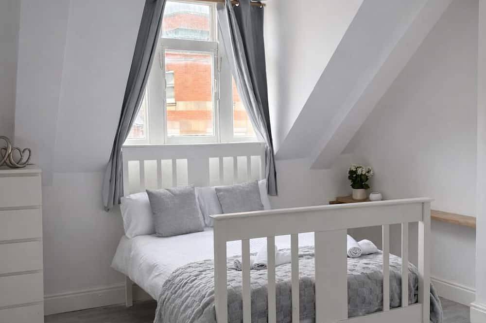 Apartamento entero, Spacious 3-Bed | City Centre I\nworkspace | Wi-Fi in Leicester, Heart of England