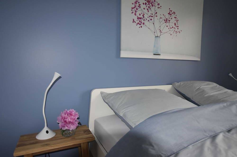 4-Raum-rotes Ferienhaus bis 8 Pers. - 4-Raum-Farbenfrohe-Ferienhäuser, Ovs 999 in Blowatz, Neuburg