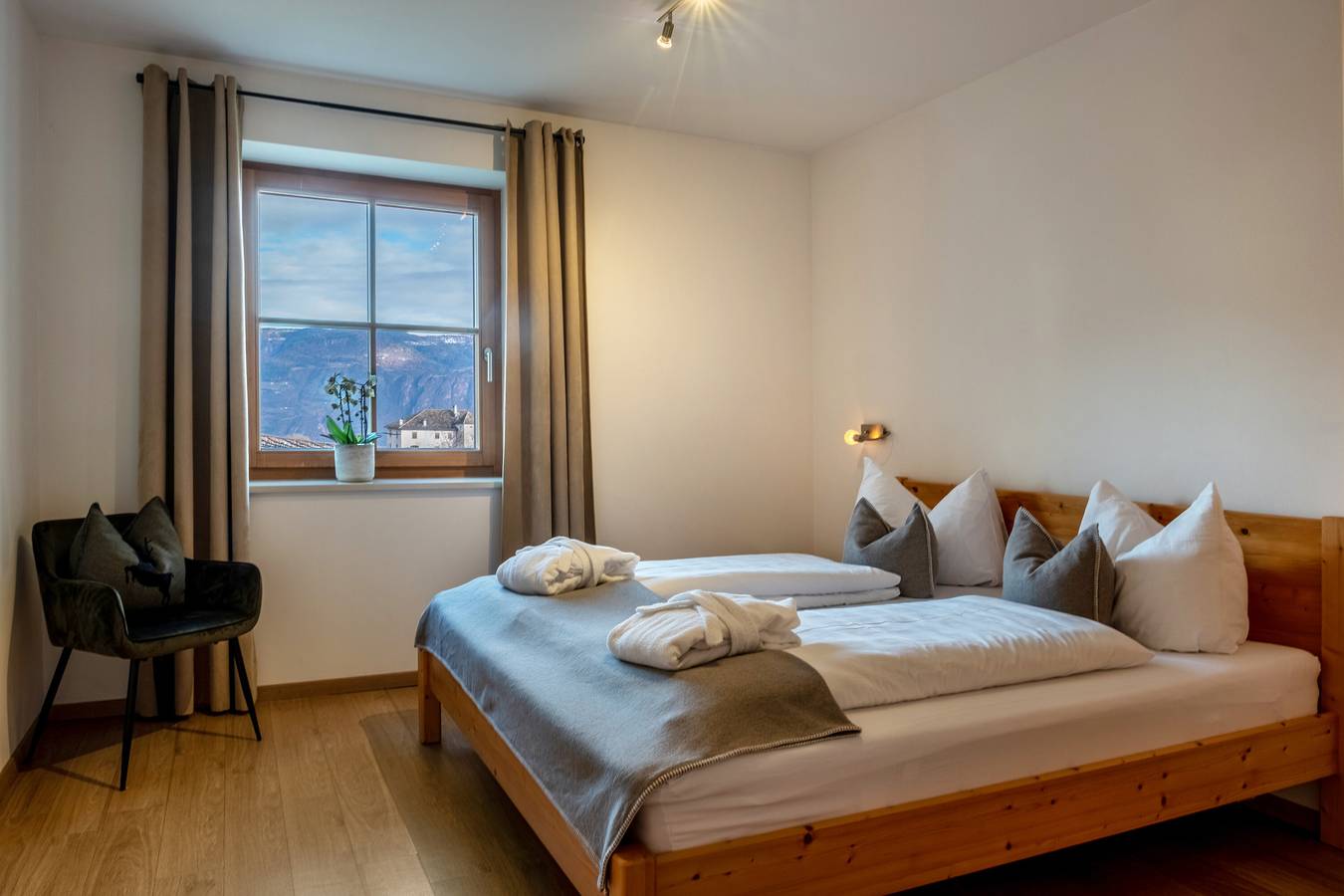 Ganze Wohnung, Ferienwohnung "Weingut Lahn Zu Eppan Apt Garten" mit Bergblick, Privatem Garten und Whirlpool in Berg (Eppan), Eppan an der Weinstraße