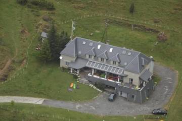 Gîte pour 33 personnes, avec jardin ainsi que jacuzzi et terrasse dans Col du Soulor