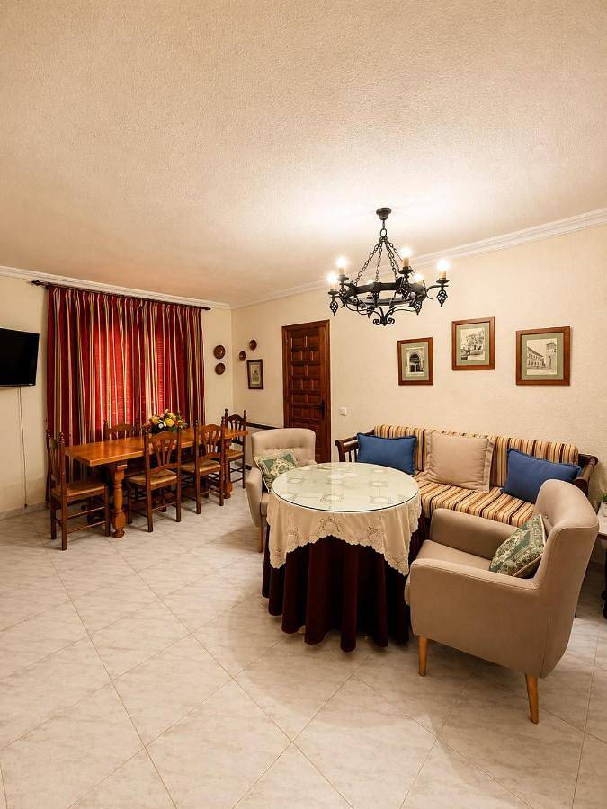 Casa de vacaciones para 6 personas, con Balcón y Terraza además de Jardín y Piscina en Sierra Morena de Ciudad Real - 4
