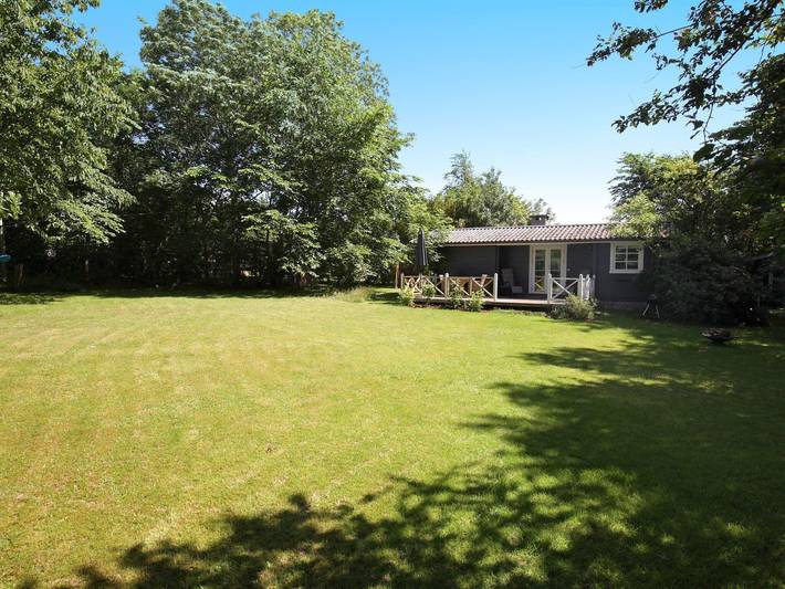 Ferieudlejning for 5 personer, med terrasse og have, børnevenlig i Vejby