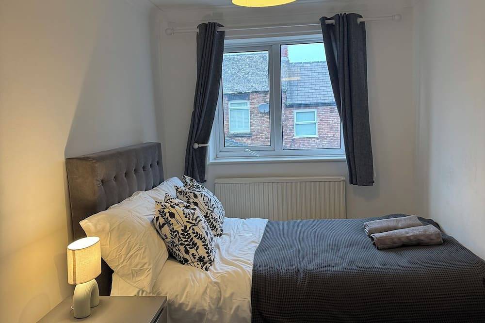 Kick back and Relax in this calm-styled space in St Helens, Nordwestengland