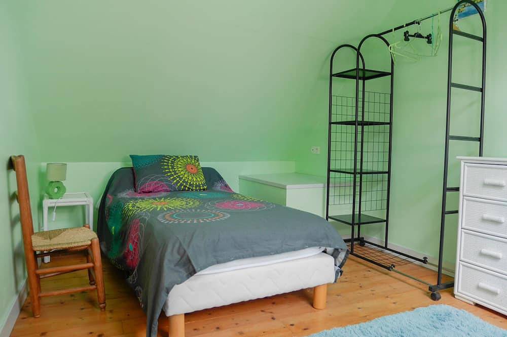 Maison de 2 chambres à Locmaria, jardin clos, plage à 800m, Bbq, animaux acceptés in Locmaria, Côte des Mégalithes