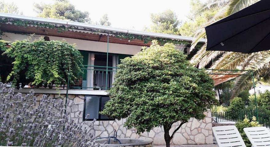 Location de vacances pour 4 personnes, avec vue et jardin, adapté aux familles dans Hvar - 2