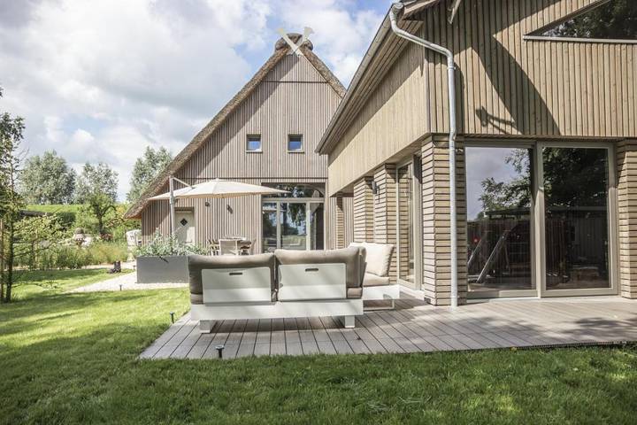Ferienwohnung für 8 Personen, mit Terrasse und Garten sowie Ausblick in Oberndorf-Oste