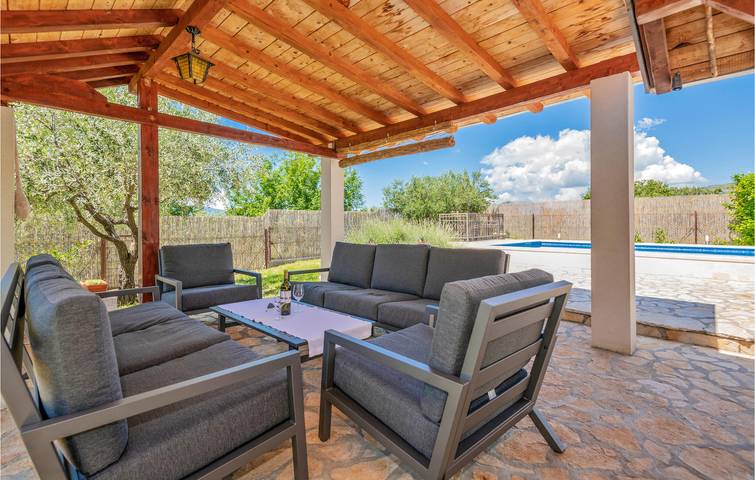 Gemütliche 1-Zimmer-Wohnung mit Pool und Terrasse, inklusive WLAN und Klimaanlage in Dalmatinisches Zagora