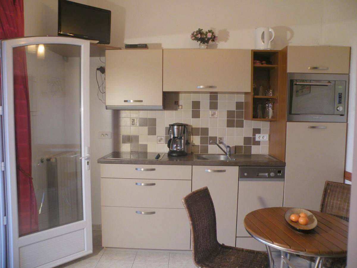 Appartement entier, Villa Liamone Studio für 3 Personen , 400 m vom Strand, Pool, Klimaanlage in Sagone, Coggia