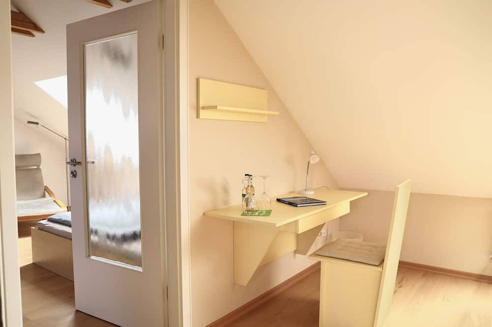 Ganze Wohnung, Ferienwohnung, 80qm, 1 Schlafzimmer, 1 Wohn-Schlafzimmer, max. 4 Personen in Wilsdruff, Osterzgebirge