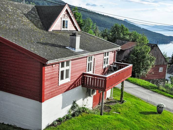 Ferienwohnung für 4 Personen, mit Ausblick und Balkon sowie Garten
