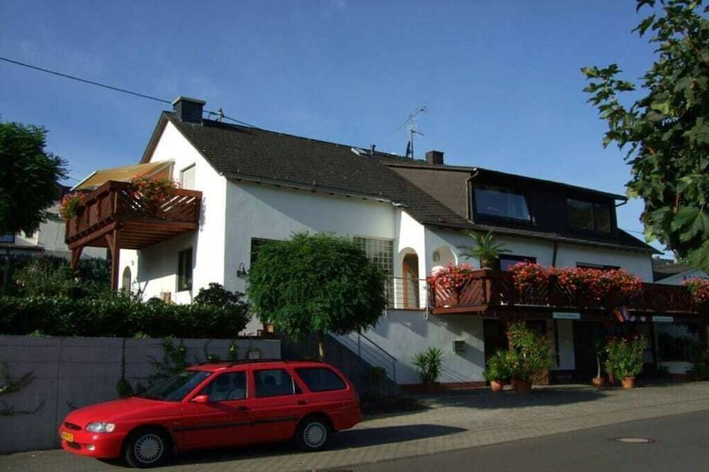 Moselstrand 1 Komfortable Ferienresidenz in Lösnich, Bernkastel-Kues & Umgebung