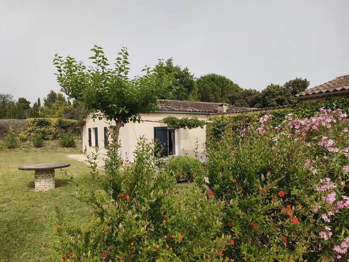 Gîte pour 2 personnes, avec jardin ainsi que terrasse et piscine dans le Vaucluse - 3