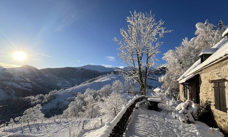 Location de vacances pour 6 personnes, avec vue et jardin à Germs-sur-l'Oussouet
