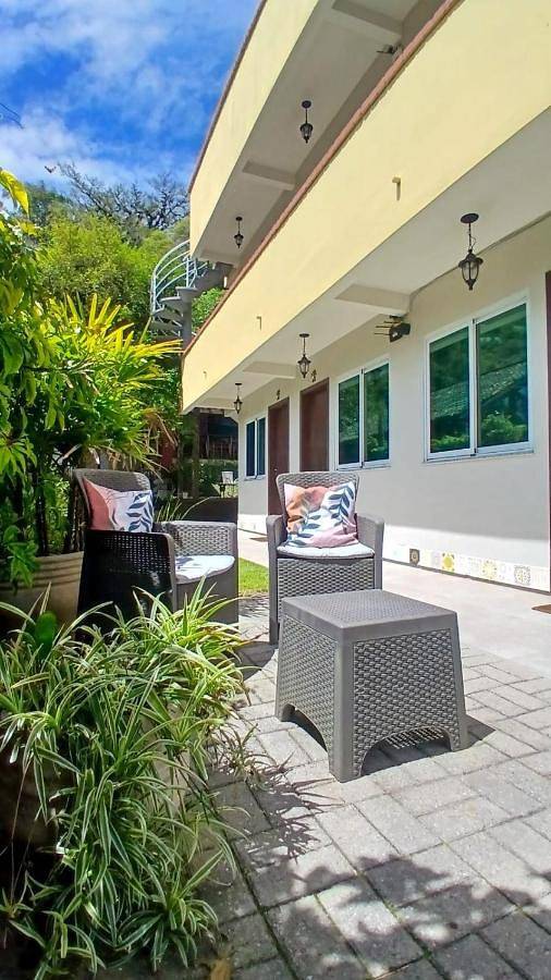 Pousadas para 2 pessoas, com jardim e vista para o lago em Praia Mole