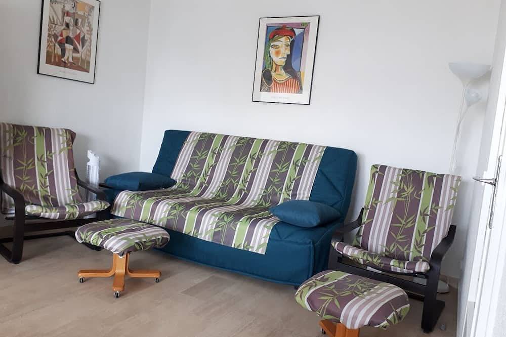 Appartement entier, Golfe Juan ,150 m de la plage, F2,lumineux,43m2 ,balcon 14m2, vue mer + garage in Golfe-Juan, Vallauris