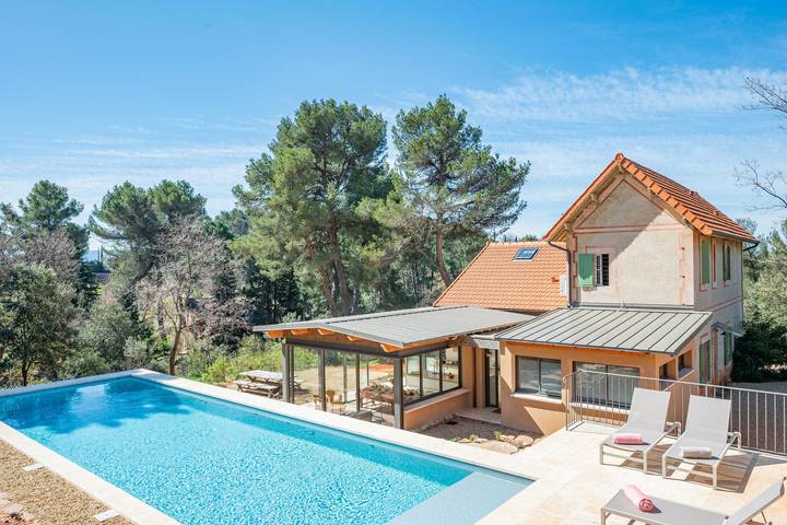 Vakantiehuis voor 8 personen, with terras and zwembad as well as tuin, met huisdier in Roussillon
