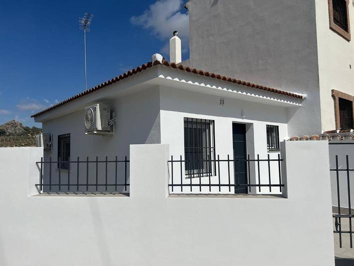 Maison de campagne pour 6 personnes, avec jardin ainsi que terrasse et vue, animaux acceptés à Cuevas del Becerro - 2