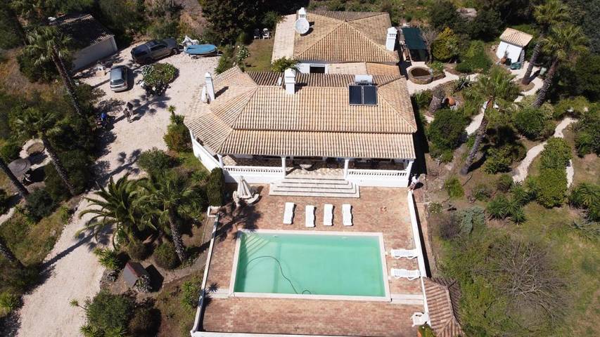 Villa para 6 pessoas, com jardim e vista para o lago e ainda piscina and vista, com animais de estimação em Monchique