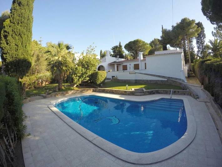 Casa rural para 10 personas, con Balcón y Terraza además de Jardín y Piscina en Roda de Bará