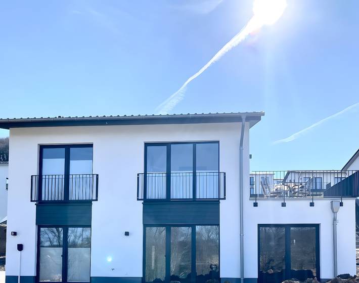 Ferienhaus für 7 Personen, mit Balkon und Sauna sowie Seeblick
