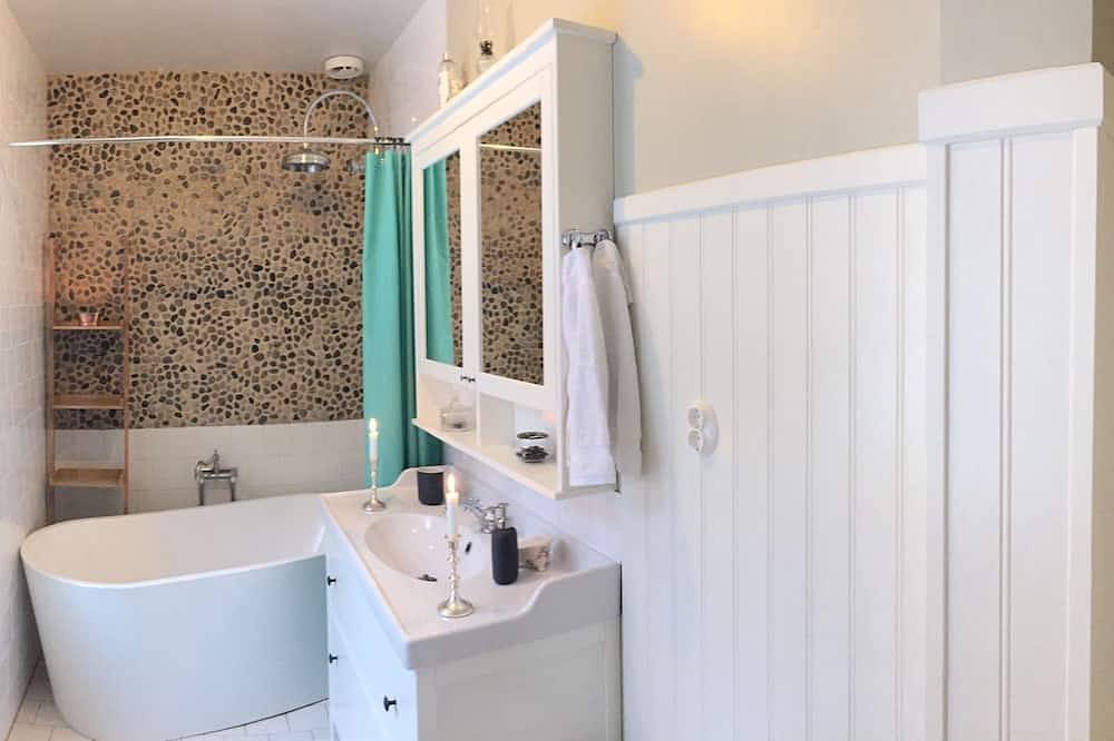 Idylle in Schweden. Schönes Häuschen aus den 1850er Jahren am Meer. in Norrköping, Vikbolandet