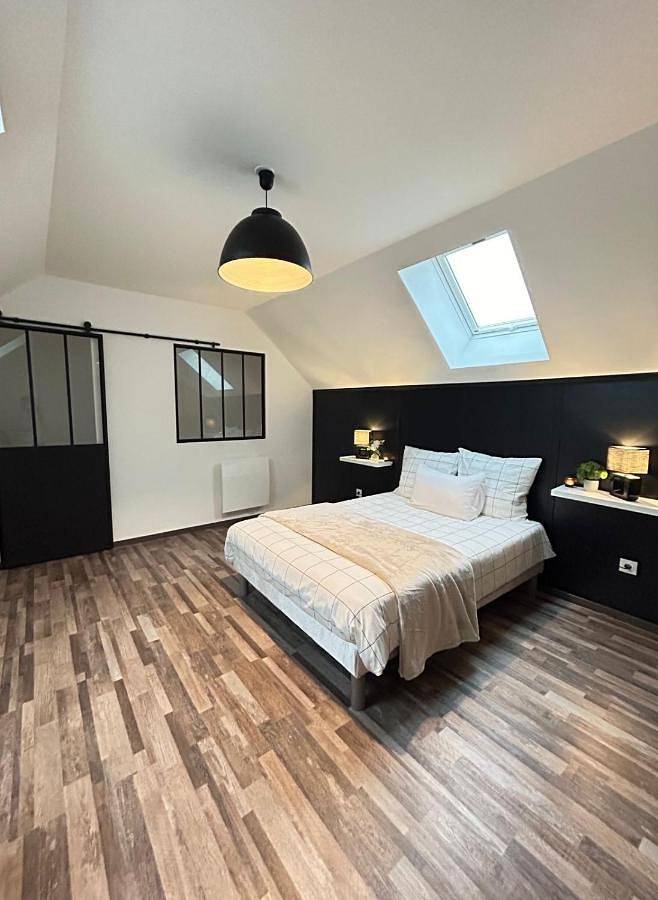 Appartement entier, Duplex, parking gratuit privé, 5min centre Auxerre in Monéteau, Région d'Auxerre