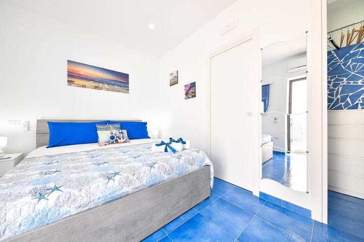 Location de vacances pour 2 personnes, avec terrasse dans Ischia Porto - 4