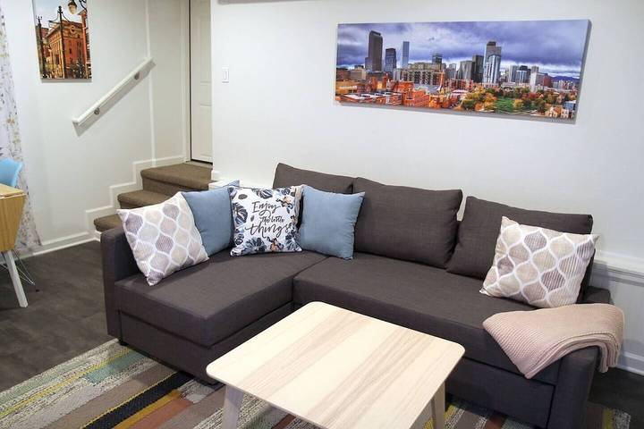 Apartment for 4 people, with balcony and hot tub as well as yard, with pets in Denver