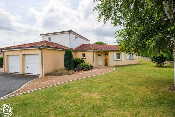 Location de vacances pour 11 personnes, avec vue et jardin, animaux acceptés dans Saint-Ignat