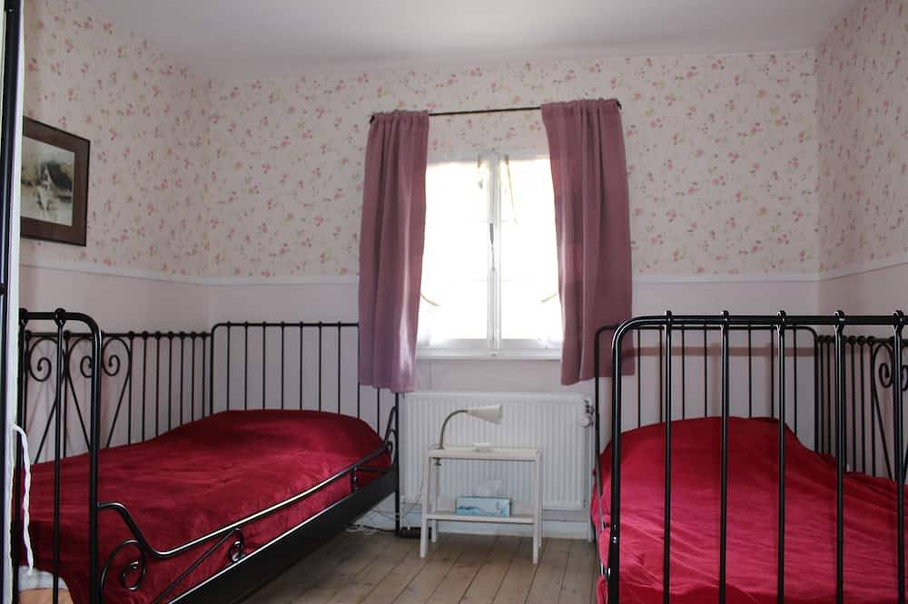 Ferienhaus+Ferienwohnung, 150qm+60qm, insgesamt 5Sz für 16-18 Pers., Kickertisch in Hellenthal, Rureifel (Nordrhein-westfalen)
