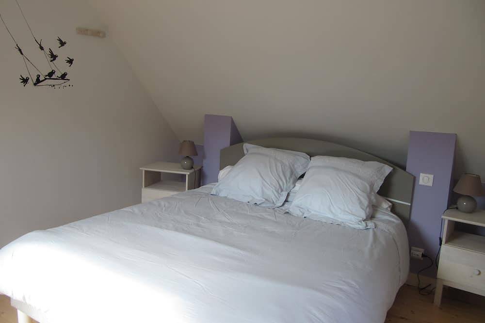 Charming cottage in the framework of an old mill in the countryside in Goulien, Iroise