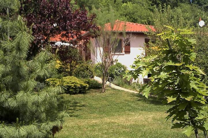 Location de vacances pour 7 personnes, avec Terrasse et Jardin à Champeix