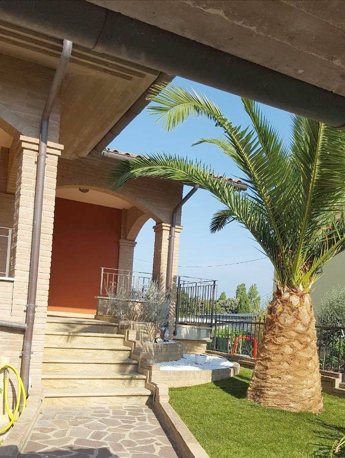 Casa vacanza per 4 persone, con Terrazza e Giardino nonché Panorama a Marotta