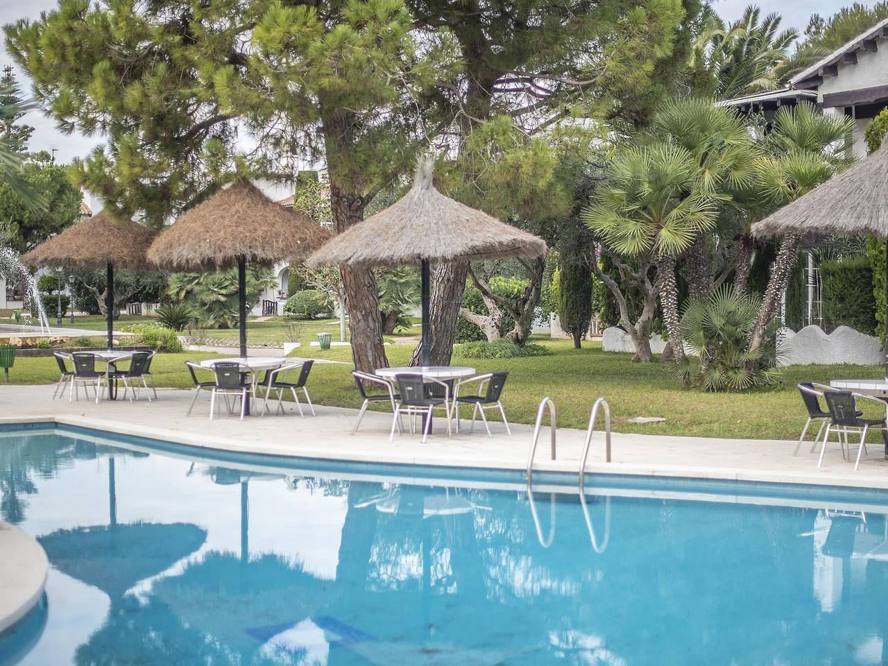 Appartement confortable avec parking, piscine et plage à 1 km in Calafell, Costa Dorada