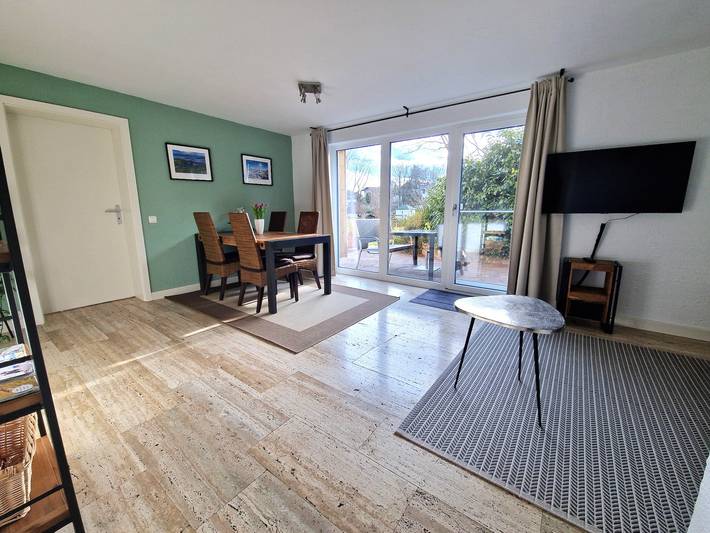 Ganze Ferienwohnung, Ferienwohnung Zürcher - Ferienwohnung 60 qm im Untergeschoss/Hanglage mit 1 Schlafzimmer und Terrasse in Chieming, Chiemsee