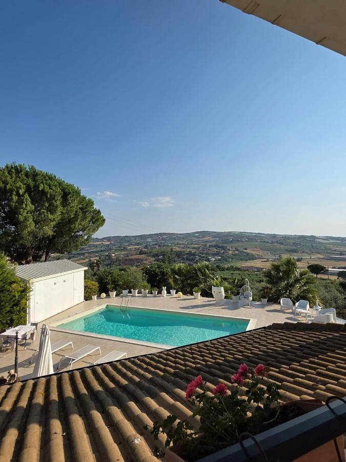 Location de vacances pour 6 personnes, avec piscine ainsi que vue et jardin à Canicattì - 4