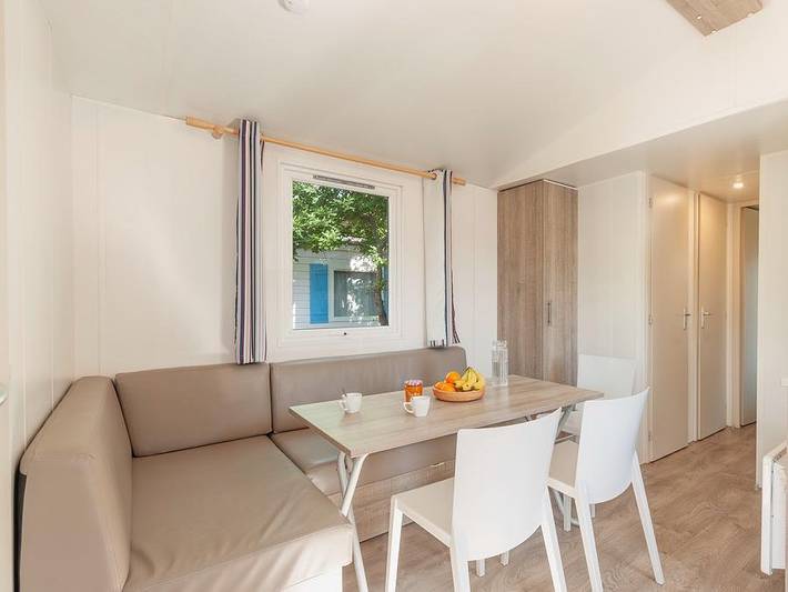 Camping Domaine de la Brèche - Mobilhome 6 personnes - Comfort | 3 Ch. | 6 Pers. | Terrasse simple in Varennes-sur-Loire, Vallée de la Loire