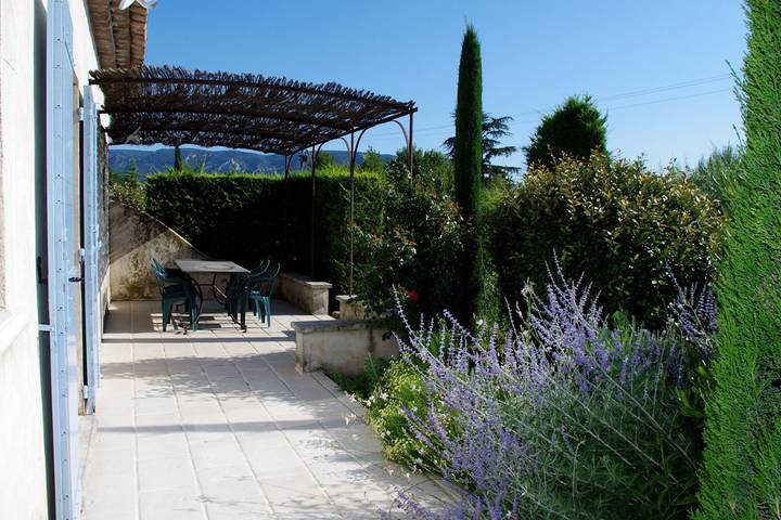 Gîte pour 4 personnes, avec terrasse ainsi que piscine et jardin dans le Vaucluse - 2