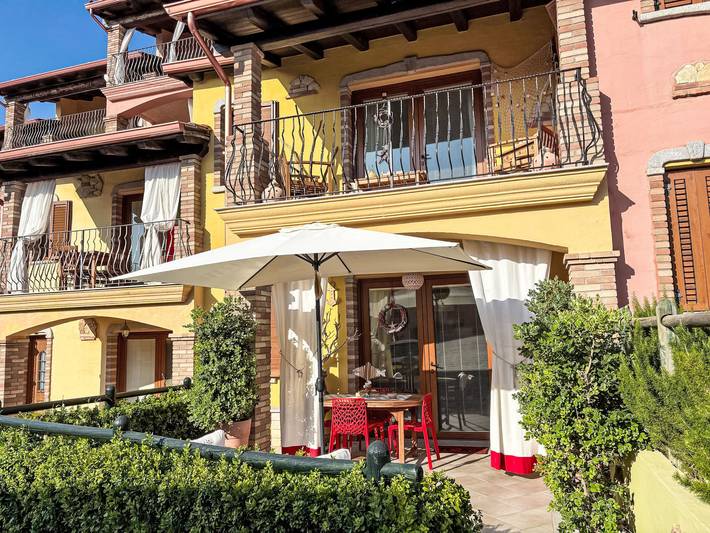 Ferienhaus für 4 Personen, mit Balkon und Terrasse sowie Garten und Pool