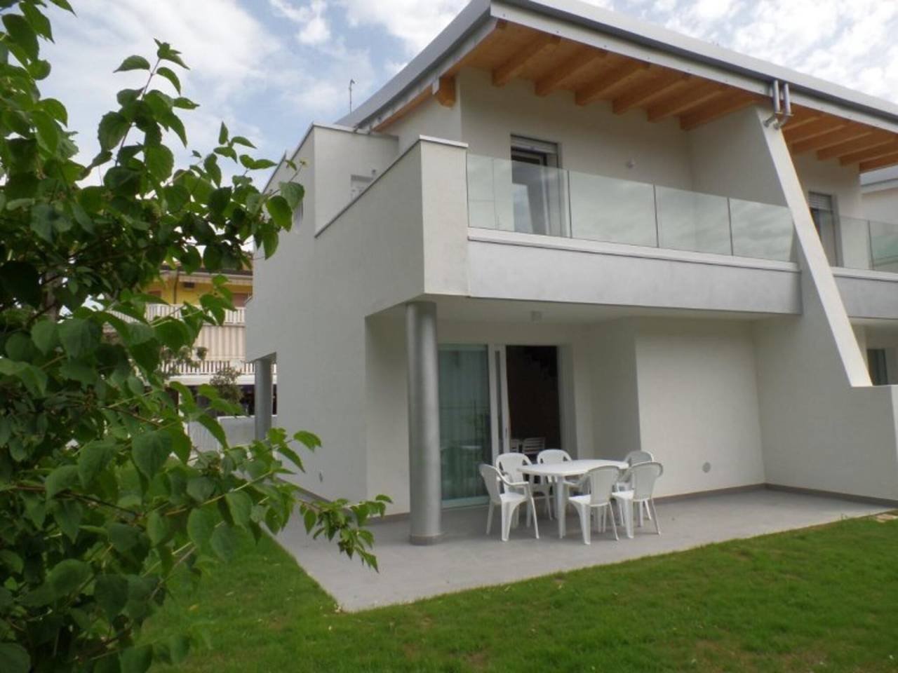 Appartement entier, Villa familiale lumineuse avec jardin près de la mer in Bibione, Province de Venise