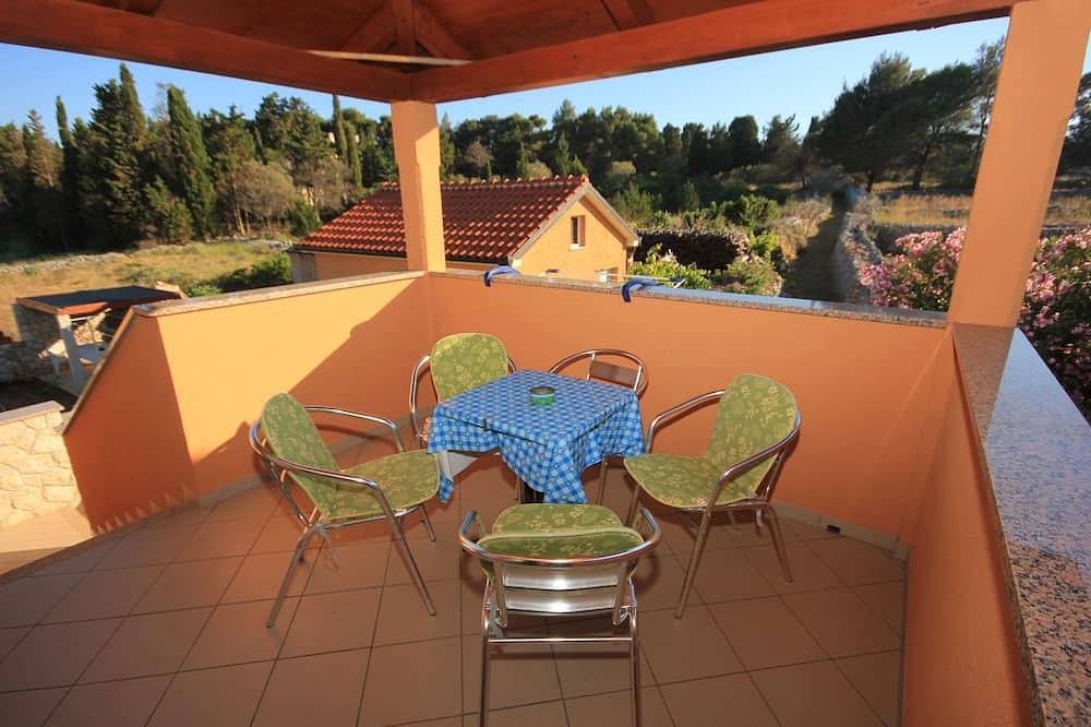 Ganze Wohnung, 2-Zimmer-Ferienwohnung mit Terrasse Ilovik, Losinj (A-8078-a) in Lošinj