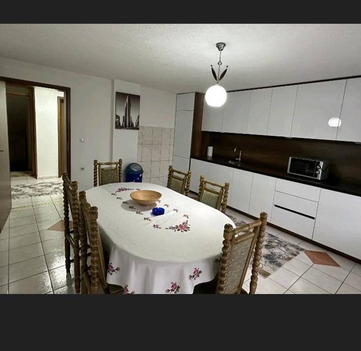 Ferienwohnung für 4 Personen, mit Ausblick und Garten sowie Terrasse in Kosovo