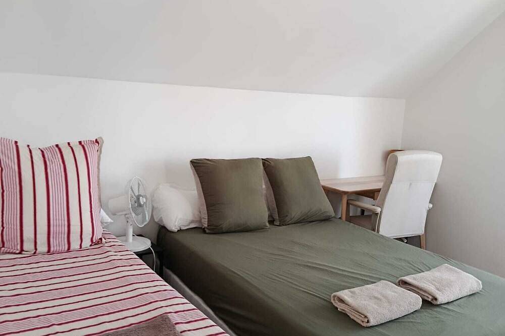 Apartamento entero, New duplex • Parking• 4 bedrooms• 10 people•Paris, Villepinte Expo & Cdg Airport in Le Blanc-Mesnil, Sena-Saint Denis