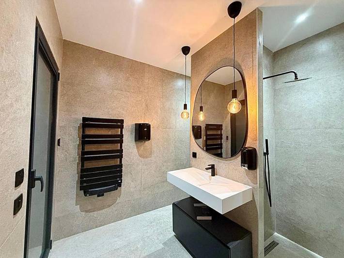 Location de vacances pour 10 personnes, avec piscine ainsi que jacuzzi et terrasse à Lieuran-lès-Béziers - 2