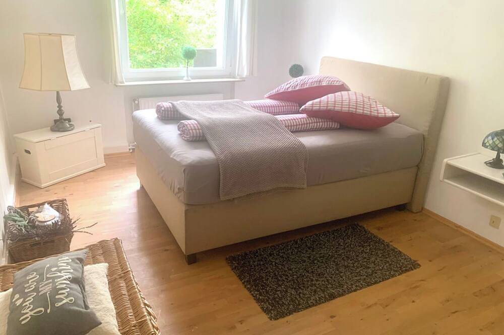Ganze Wohnung, Gemütliche 2 Zimmer Fewo mit Xxl Garten im Zentrum von Bad Schwartau, Ostseenah! in Bad Schwartau, Ostholstein
