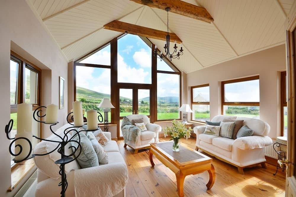 Atlantic Lodge 3 bedroom house Vrbo in Kilquann Electoral Division, Dingle Peninsula